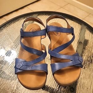 Taos Sandals Size 8